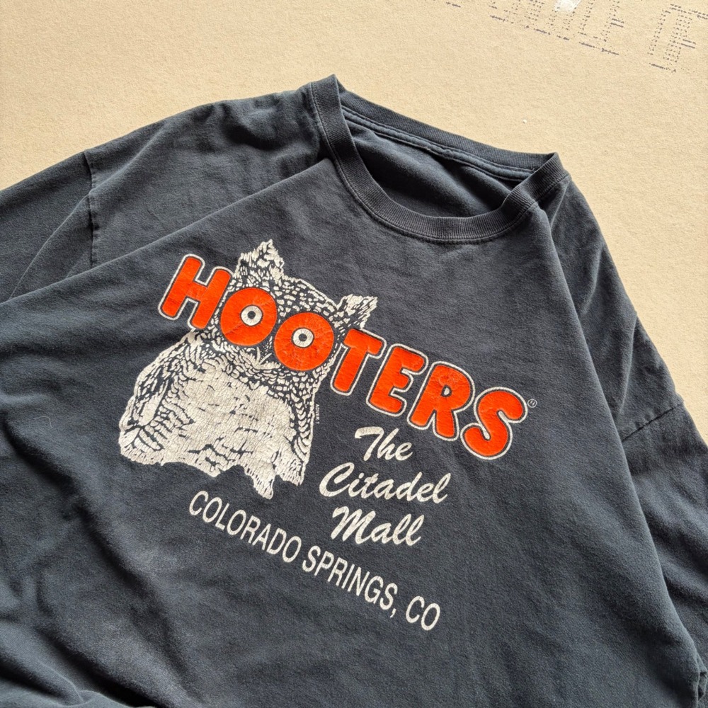 Vintage Y2K Hooters The Citadel Mall Colorado Springs T-shirt